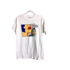NWT GILDAN GRAPHIC T-SHIRT SIZE MEDIUM